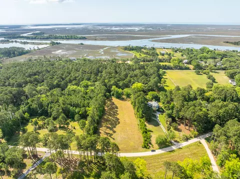 317 Mcclellan Ave, Mcclellanville, SC 29458