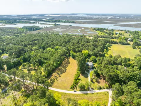 317 Mcclellan Ave, Mcclellanville, SC 29458 photo 2