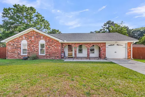209 Longleaf Rd, Summerville, SC 29486