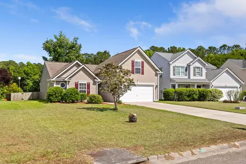 207 Sparkleberry Ln, Summerville, SC 29485