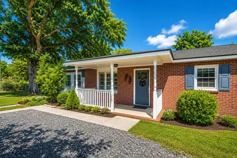 1281 Pickett St, Charleston, SC 29412