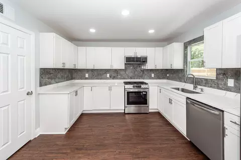 8330 Longridge Rd, North Charleston, SC 29418