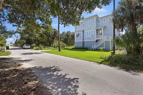 912 Cheehaw St, Edisto Island, SC 29438