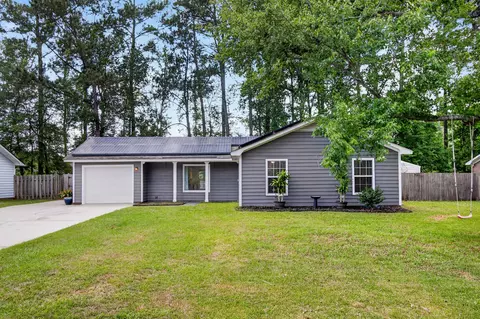 450 Longleaf Dr, Summerville, SC 29483