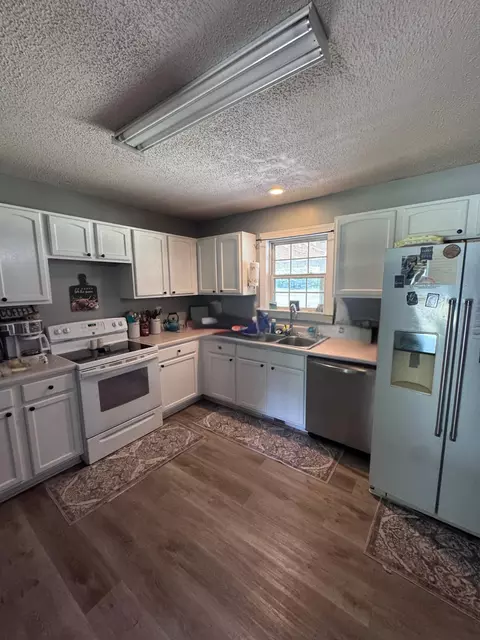 Kitchen - 364 Pond Town Rd, Hampton, SC 29924 photo 1 of 1