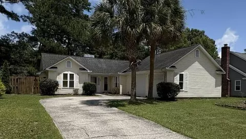 107 Chownings Ln, Goose Creek, SC 29445