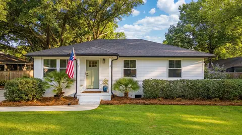 4 Ellen Ave, Mount Pleasant, SC 29464