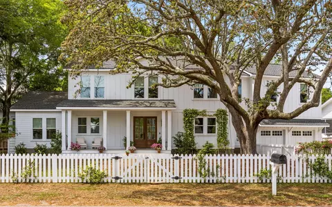 1331 Pherigo St, Mount Pleasant, SC 29464