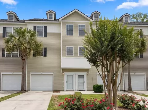 4492 Great Oak Dr, North Charleston, SC 29418