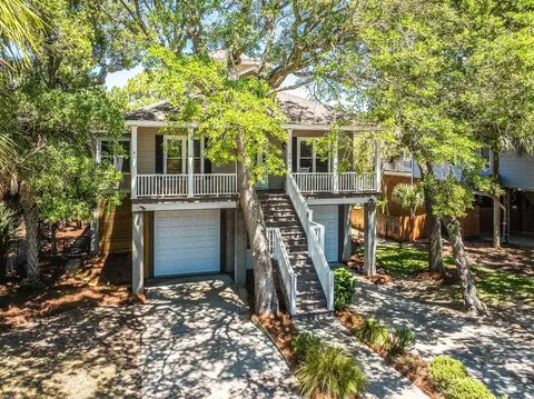 406 W Cooper Ave, Folly Beach, SC 29439