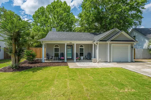 1938 Armory Dr, Mount Pleasant, SC 29466