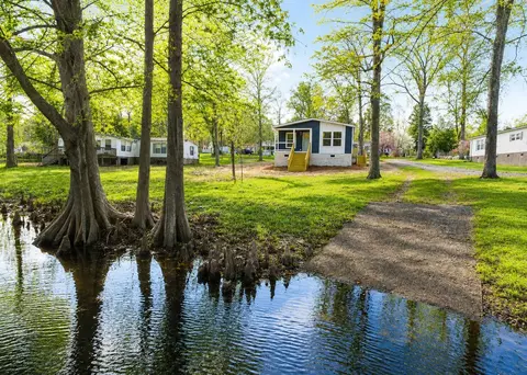 569 Stumphole Rd, Elloree, SC 29047