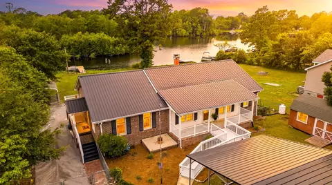 201 Lake Moultrie Dr, Bonneau, SC 29431