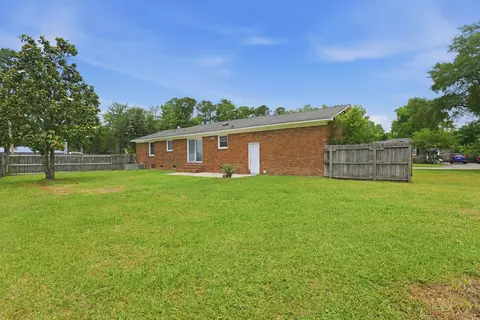 102 Washington Dr, Ladson, SC 29456