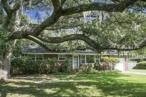 1118 Stratford Rd, Hanahan, SC 29410
