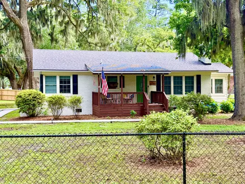 2420 Pine Ct, Beaufort, SC 29902