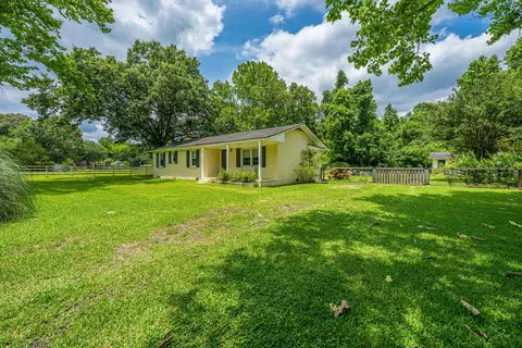 7372 Commodore Rd, Yonges Island, SC 29449