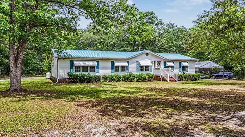 39 Rosa Dr, Saint Matthews, SC 29135