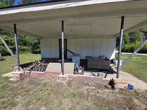 Exterior - 281 George St, Bamberg, SC 29003 photo 3 of 20