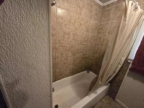 Bath - 281 George St, Bamberg, SC 29003 photo 3 of 4