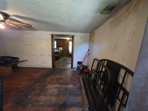 Living - 281 George St, Bamberg, SC 29003 photo 2 of 3
