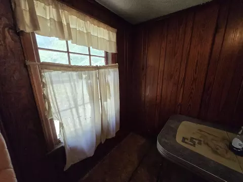 Dining - 281 George St, Bamberg, SC 29003 photo 1 of 1