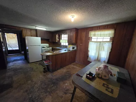 Kitchen - 281 George St, Bamberg, SC 29003 photo 2 of 4