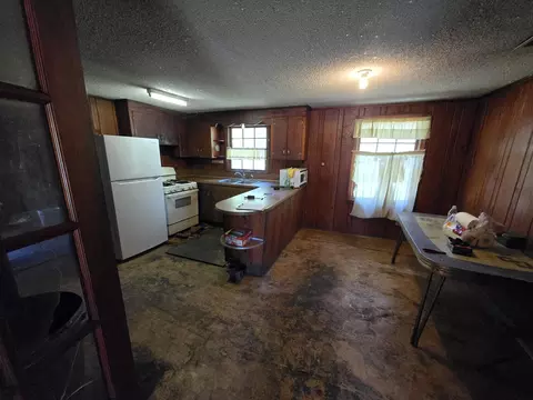 Kitchen - 281 George St, Bamberg, SC 29003 photo 1 of 4
