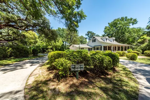 115 E Carolina Ave, Summerville, SC 29483