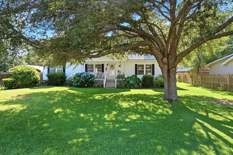 116 Sparrow St, Bonneau, SC 29431