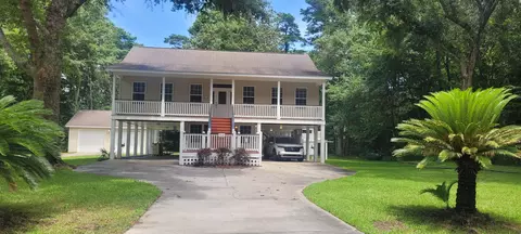 914 Claussen House Dr, Edisto Island, SC 29438