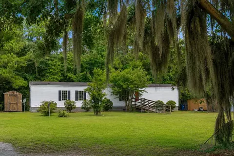509 Pooshee Plantation Way, Bonneau, SC 29431