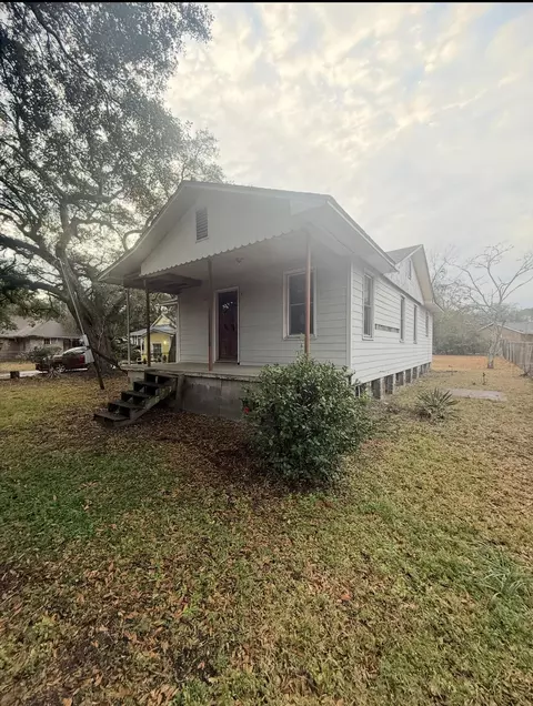 2605 Bennett Yard Rd, North Charleston, SC 29405