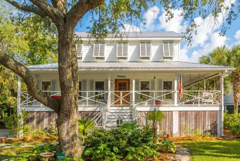 401 Seabreeze Ln, Sullivans Island, SC 29482