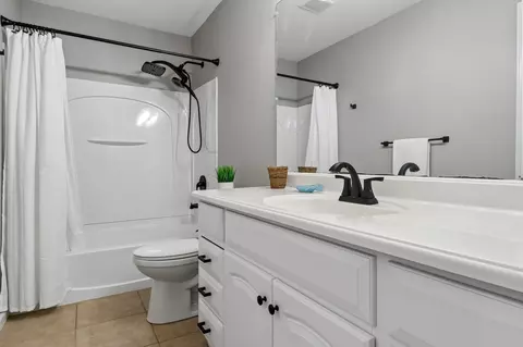 Bath - 7 Longleaf Ct, Bluffton, SC 29910 photo 2 of 3
