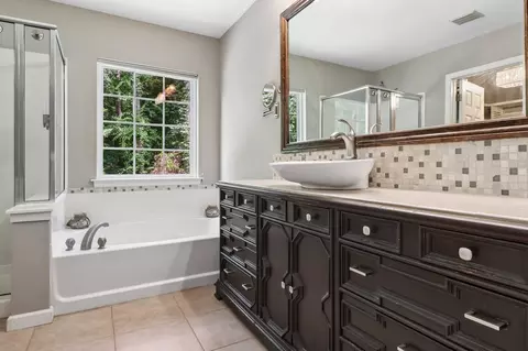 Bath - 7 Longleaf Ct, Bluffton, SC 29910 photo 1 of 3