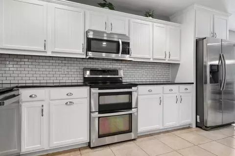 Kitchen - 7 Longleaf Ct, Bluffton, SC 29910 photo 2 of 2