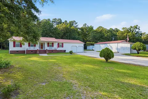 690 Lannie Ln, Moncks Corner, SC 29461