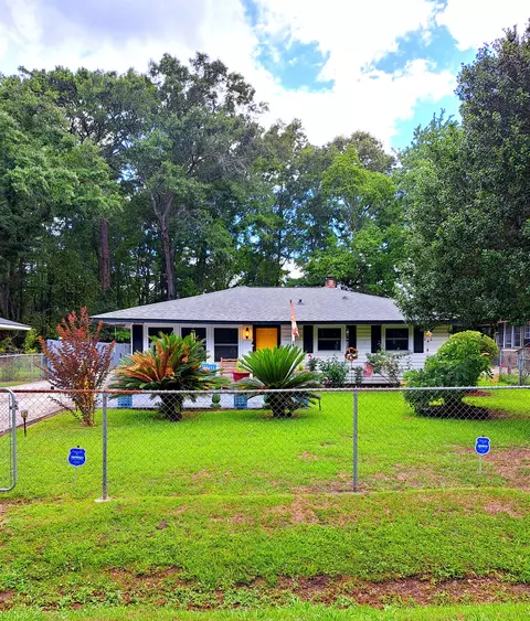 2312 Falcon Rd, North Charleston, SC 29406
