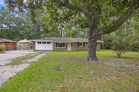 124 Helen Dr, Summerville, SC 29483