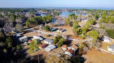 381 Fountain Lake Dr, Eutawville, SC 29048