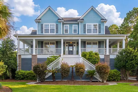 1327 Headquarters Plantation Dr, Johns Island, SC 29455