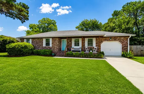 1084 Rosemead Rd, Mount Pleasant, SC 29464