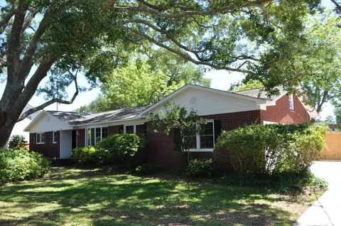 1335 Old Colony Rd, Mount Pleasant, SC 29464