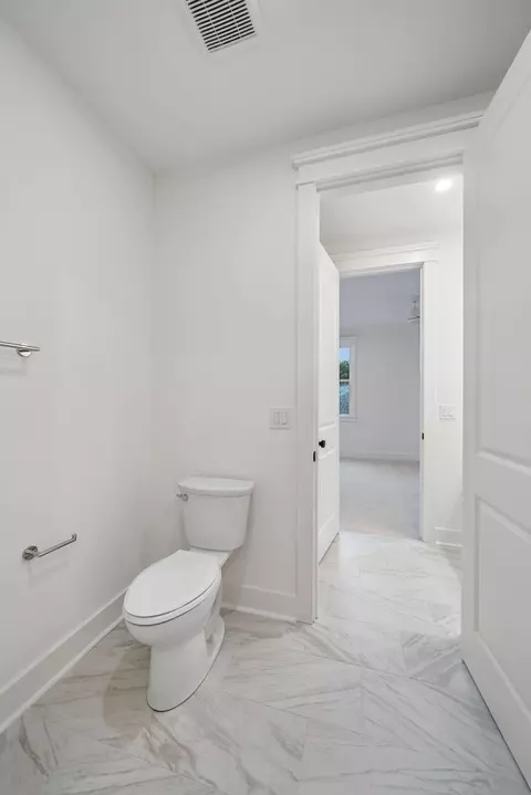 Bath - 717 Eagle St, Mount Pleasant, SC 29464 photo 9 of 13