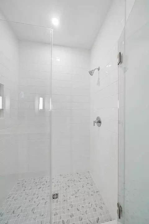 Bath - 717 Eagle St, Mount Pleasant, SC 29464 photo 6 of 13