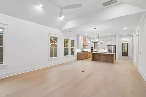 Living - 717 Eagle St, Mount Pleasant, SC 29464 photo 4 of 4