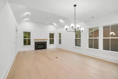 Living - 717 Eagle St, Mount Pleasant, SC 29464 photo 2 of 4