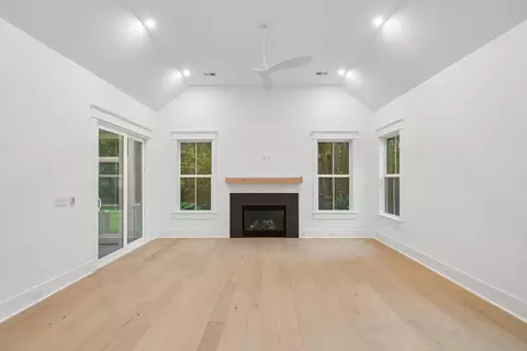 Living - 717 Eagle St, Mount Pleasant, SC 29464 photo 3 of 4