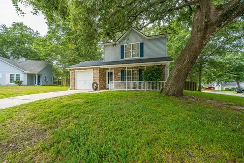 108 Round Table Ln, Goose Creek, SC 29445